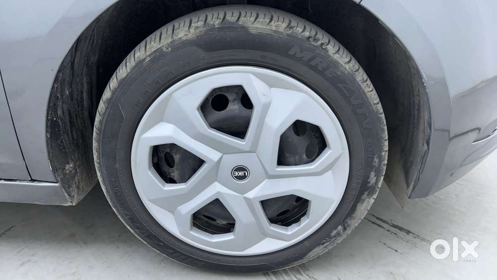 Tata Altroz 1.2 Xm Plus, 2022, Petrol