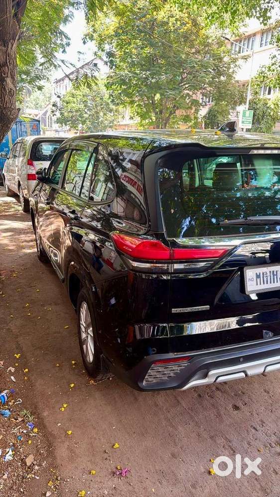 Toyota Innova Hycross 2025 Petrol Well Maintained