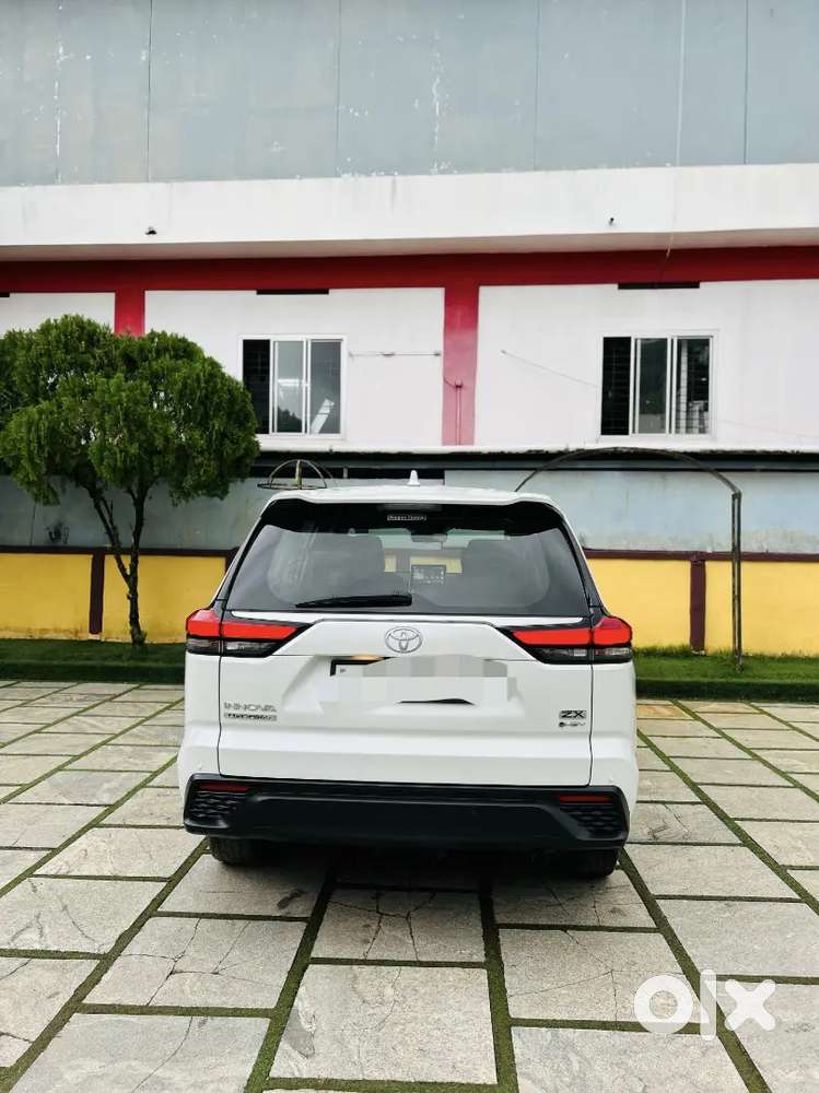 Toyota Innova Hycross 2025 Last