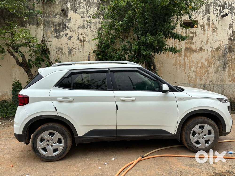 Hyundai Venue 2019 Petrol Well Maintained