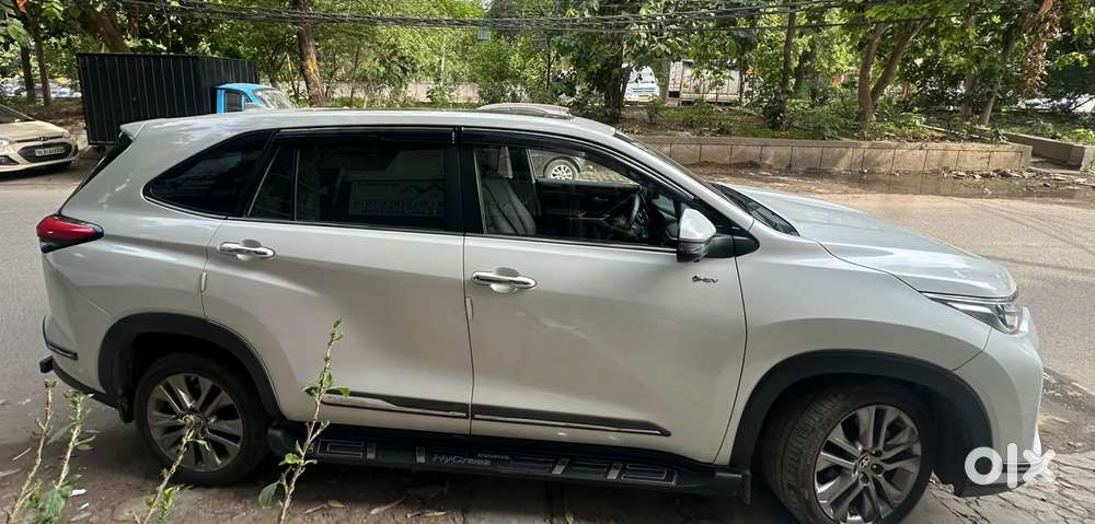 Toyota Innova Hycross 2.0 Zx (o) Hybrid 7 Str, 2025, Petrol