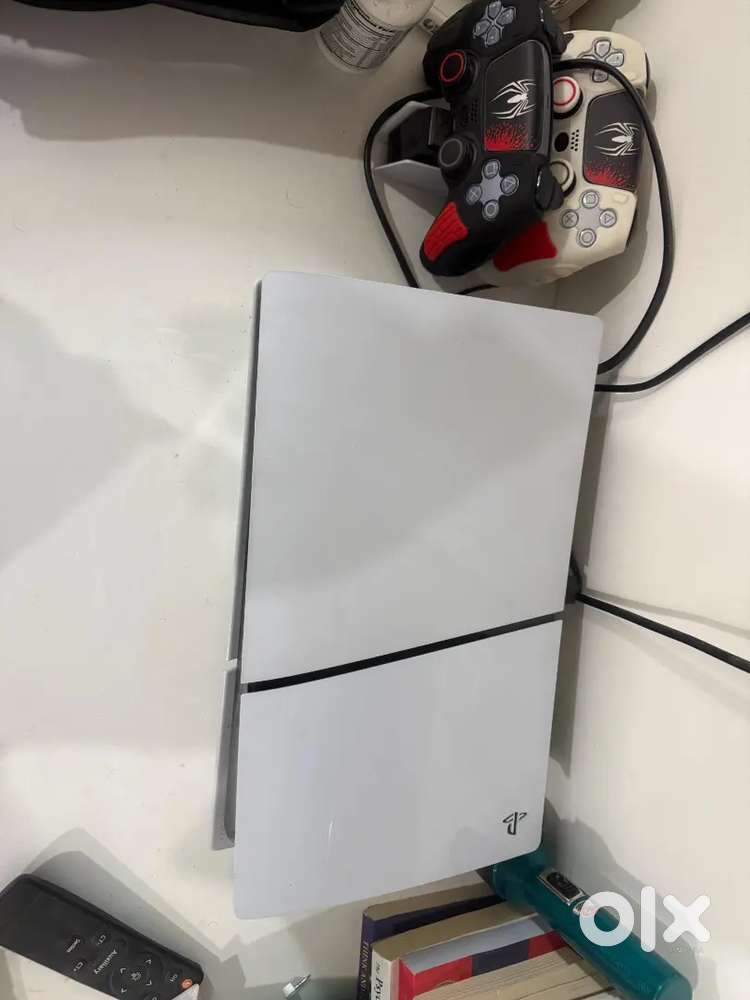 Sony PS5 Disc Edition + 2 Controllers + 5 Games