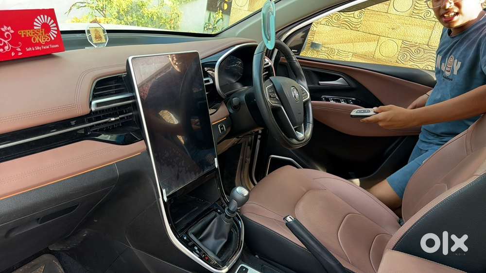 Mg Hector Plus 2023 Km Driven