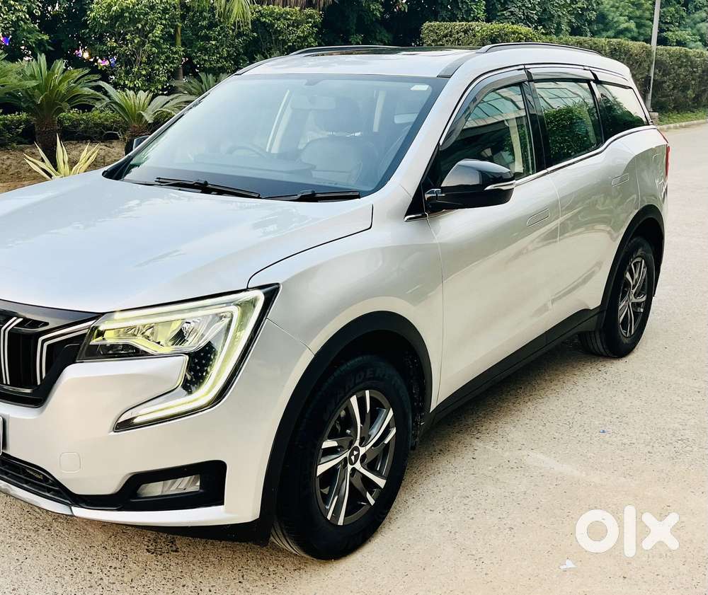 Mahindra Xuv700 2.0 Ax 5 Petrol Mt Str, 2023, Petrol