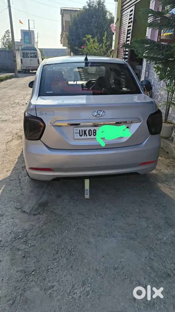 Car Ekadam Badhiya Condition Mein Hai