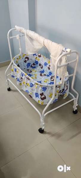 Baby hotsell cradle olx