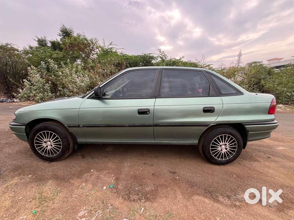 Opel Petrol Car 1998