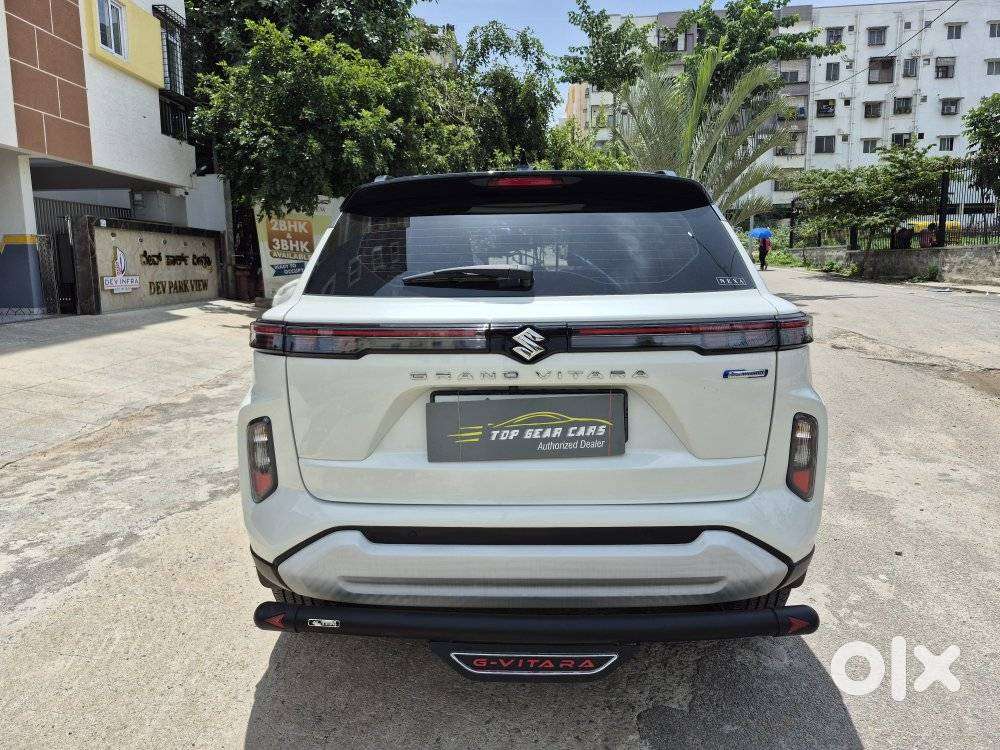 Maruti Suzuki Grand Vitara 1.5 Alpha Smart Hybrid Dual Tone, 2024, P..