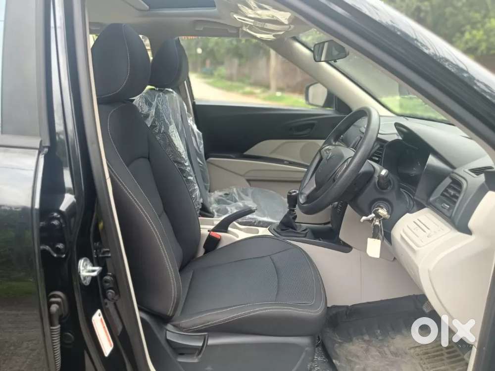 Mahindra Xuv300 W6, 2024, Petrol