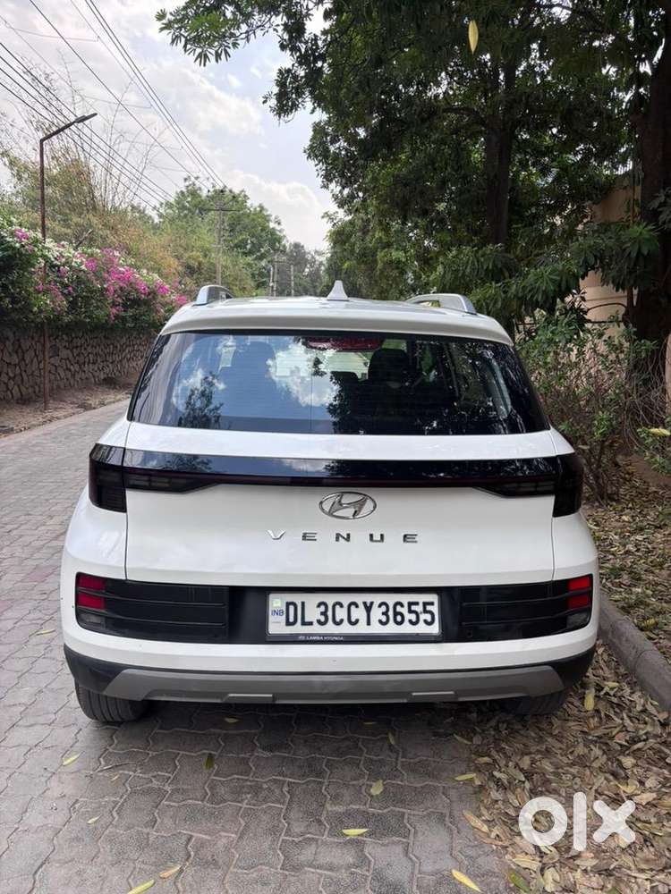Hyundai Venue 2023 Petrol 12000 Km Driven