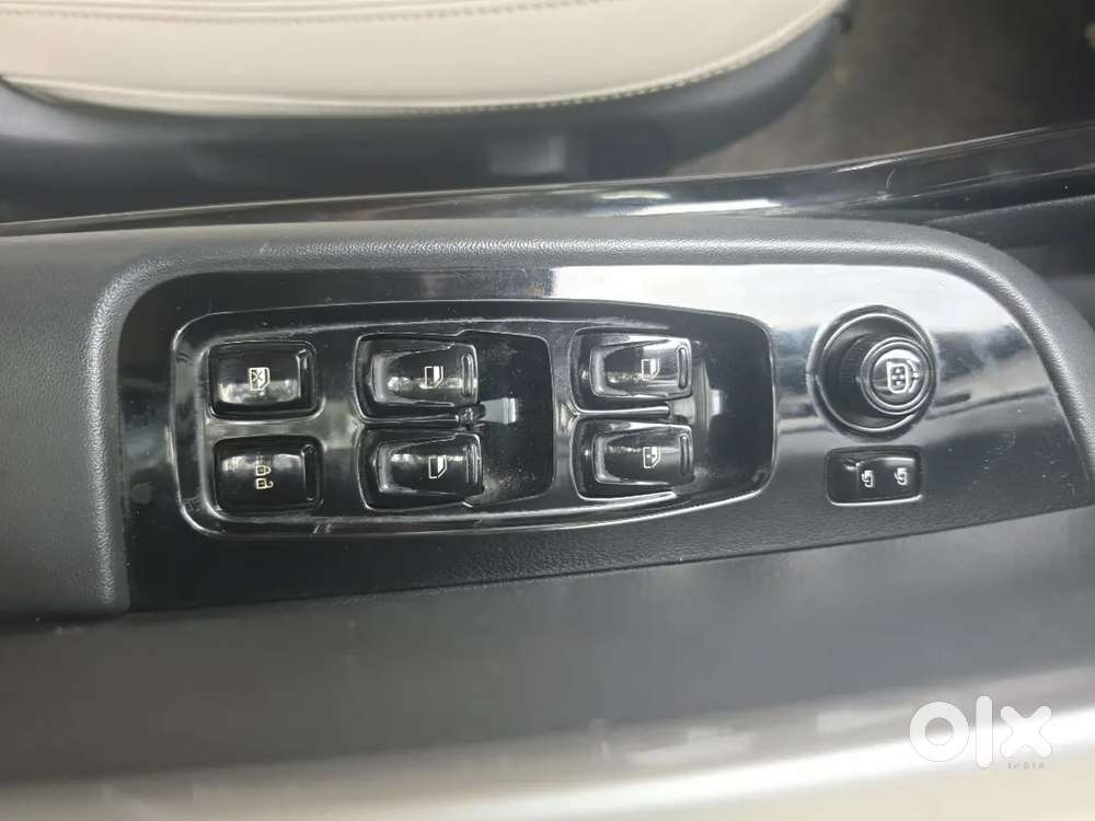 Mahindra Xuv700 2021 Petrol Automatic