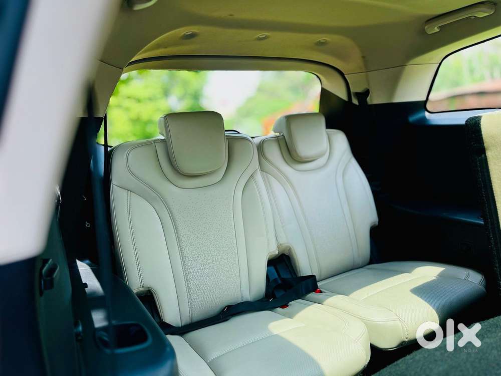 Mahindra Xuv700 2.0 Ax 7 Petrol Mt Str, 2022, Petrol
