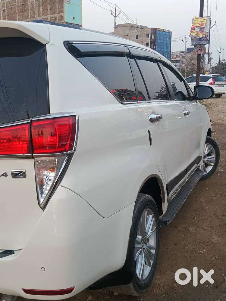 Toyota Innova Crysta 2.4 G Plus Mt 8 Str, 2020