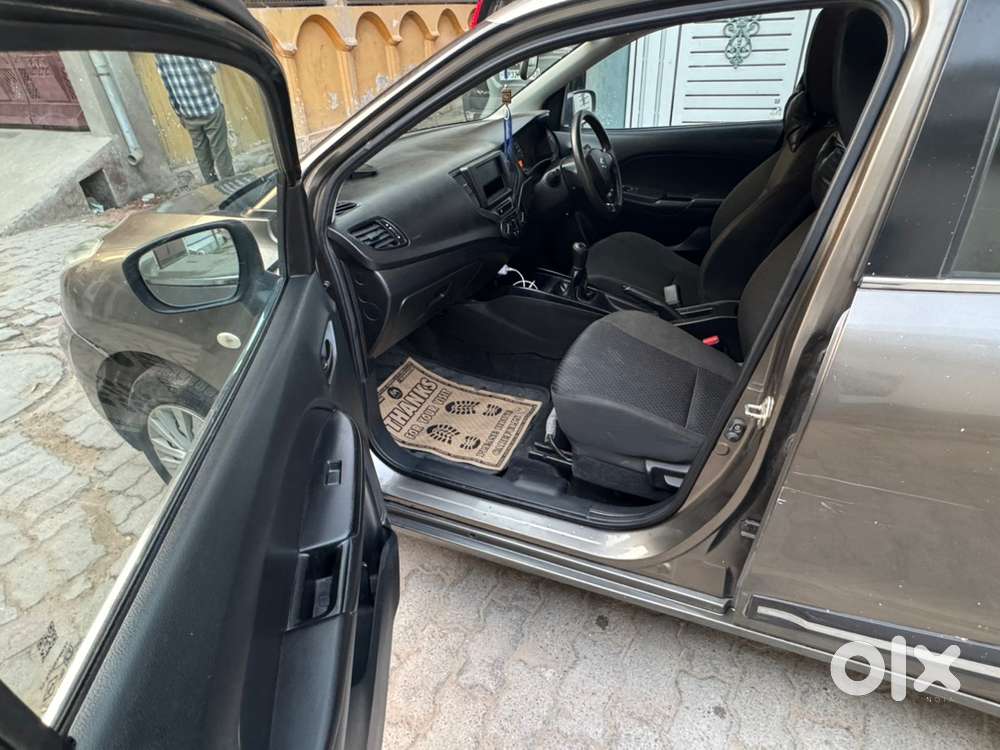 Maruti Baleno Sigma 2020 Petrol Up32