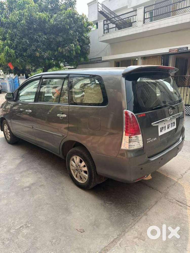 Toyota Innova 2004-2011 2.5 V Diesel 8-seater, 2009, Diesel