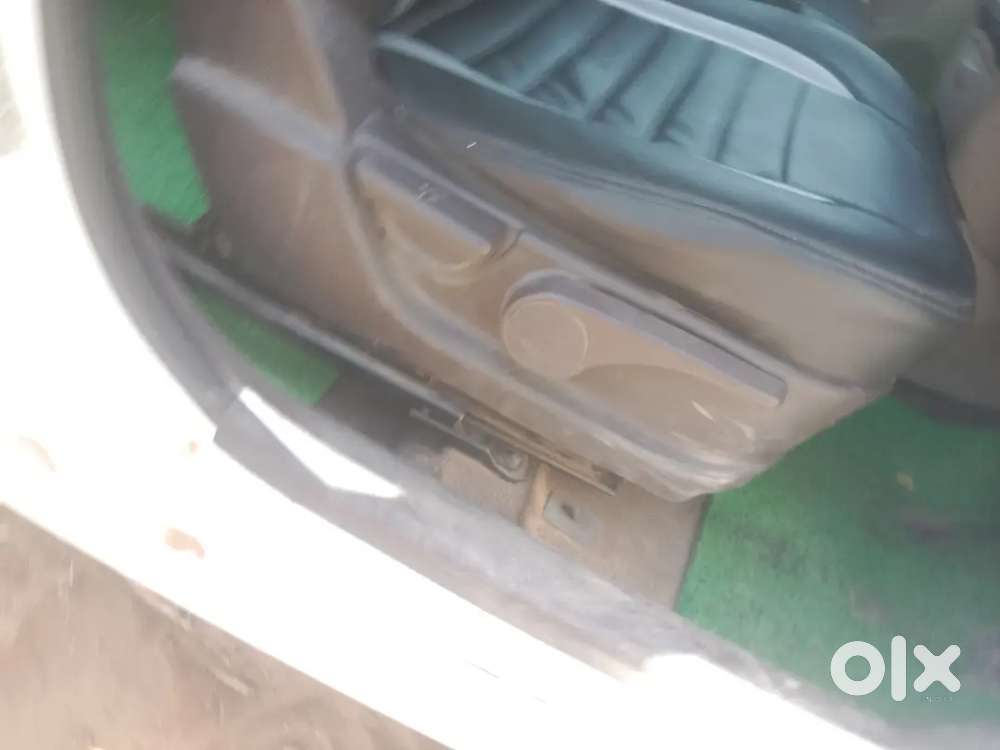 गाड़ी कंडीशन A1 80000 किलोमीटर चली हुई सेकंड ऑनर