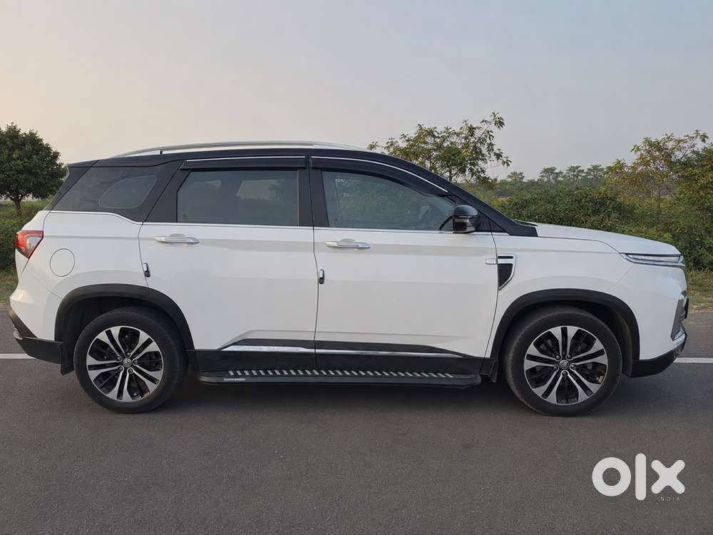 Excellent Condition- Automatic Mg Hector Dual Tone-showroom Maintained