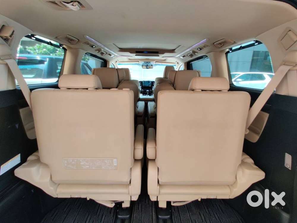 Toyota Vellfire 2.5 Executive Lounge, 2022, Petrol