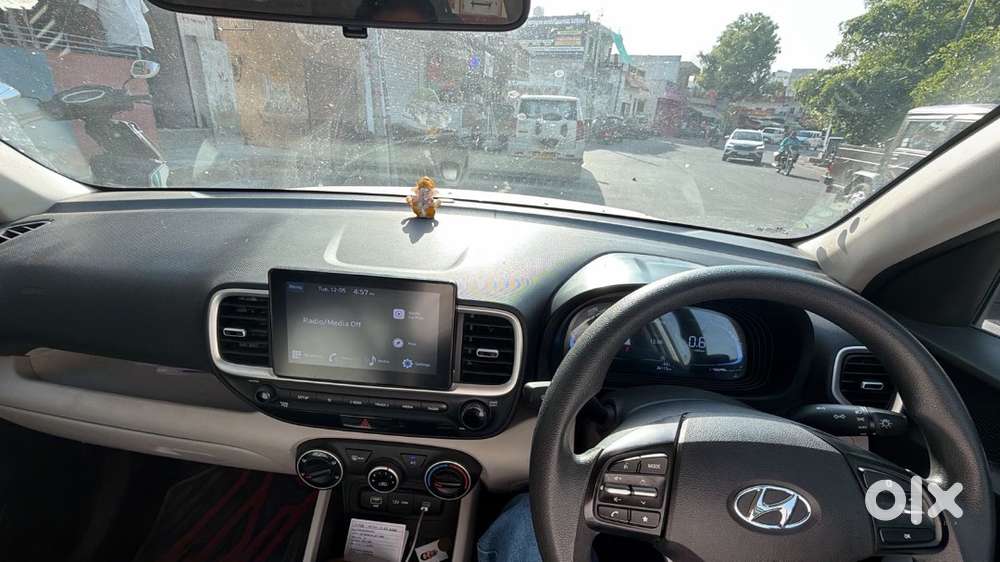 Hyundai Venue 2024 38000 Km Driven