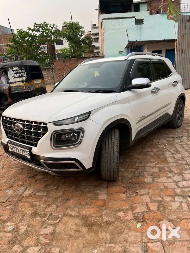 Hyundai Venue 2020 Petrol Well Maintained All ,tyres New