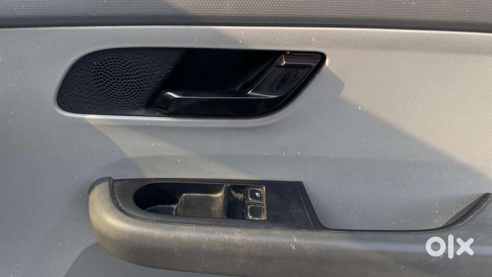 Tata Altroz 1.2 Xe, 2020, Petrol