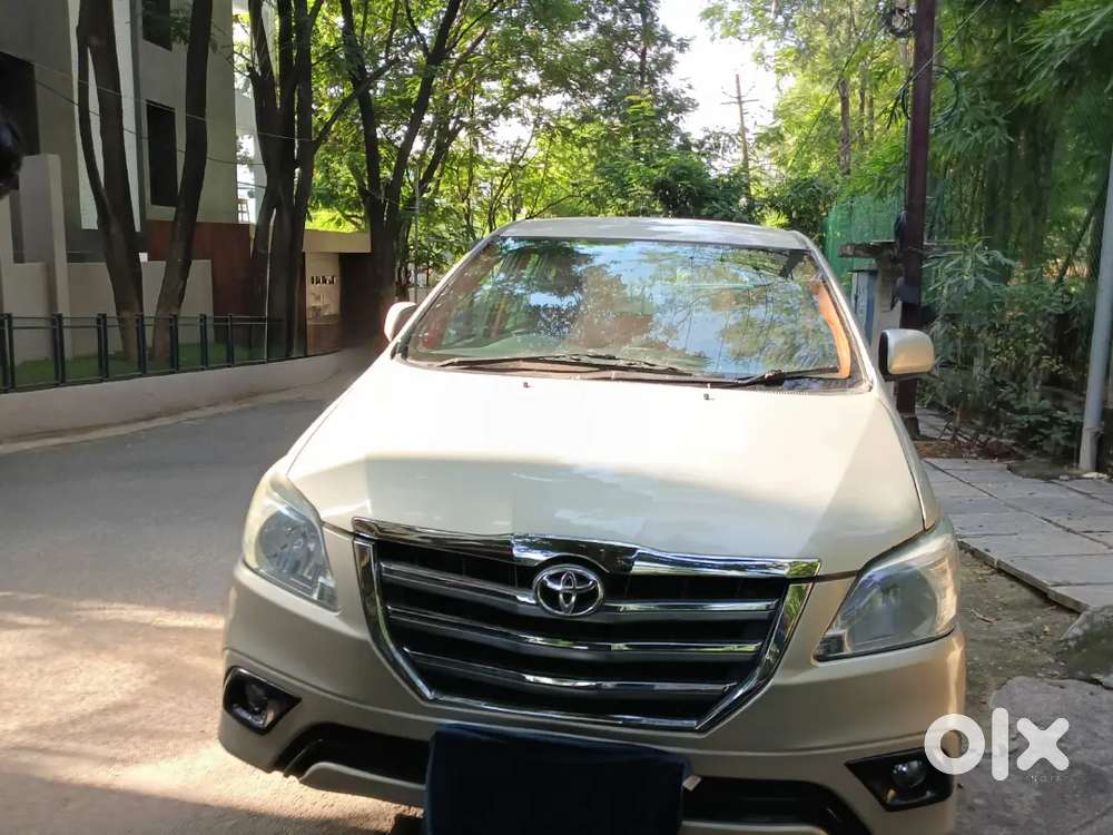 Toyota Innova 2016 Diesel 100000 Km Driven