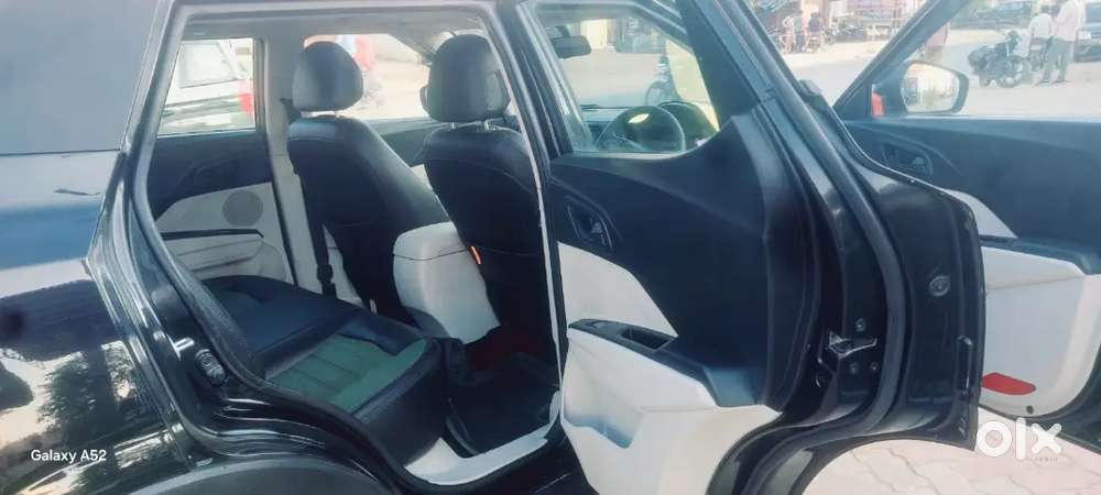 Mahindra Xuv300 1.5 W6 2024
