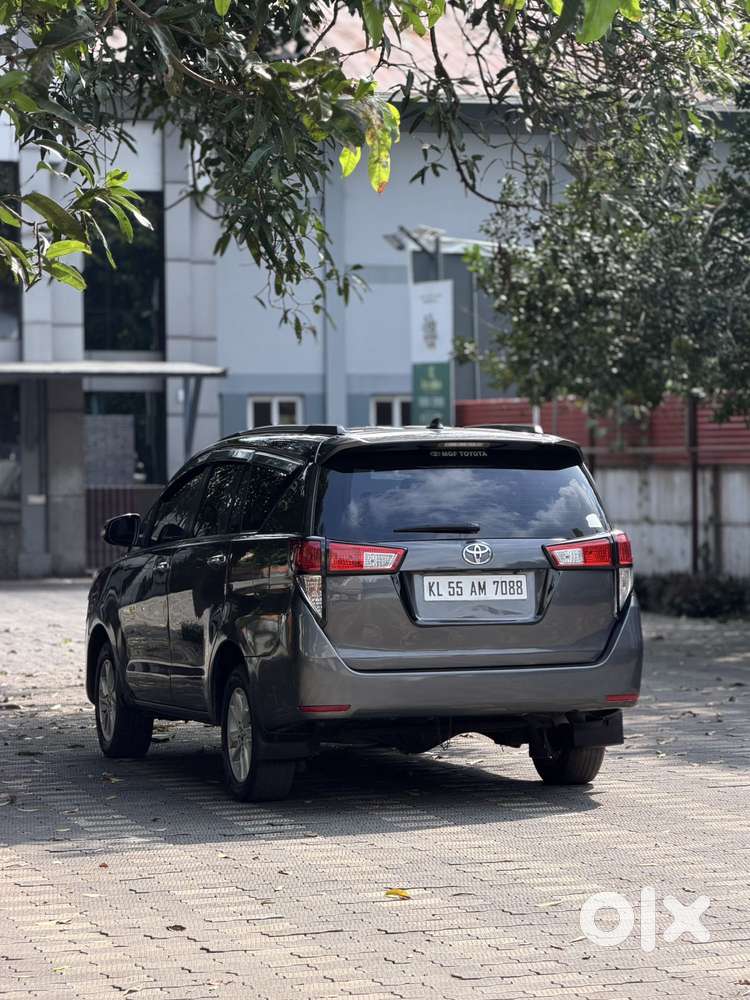 Toyota Innova Crysta 2.4 V 8 Str, 2016, Diesel