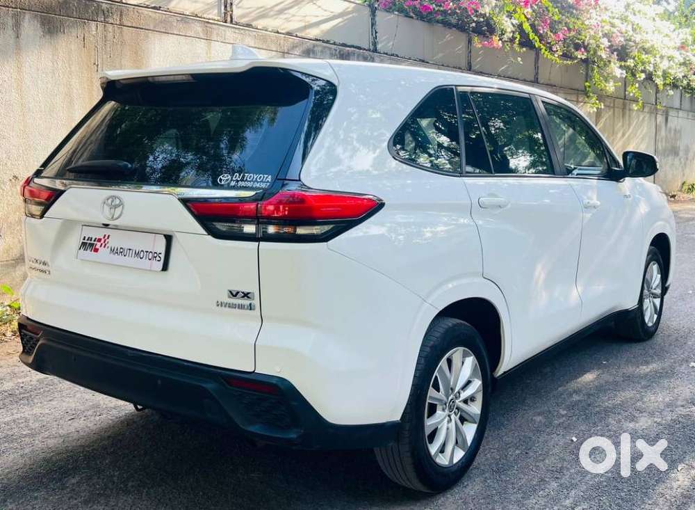 Toyota Innova Hycross 2.0 Vx (o) Hybrid 8 Str, 2024, Petrol
