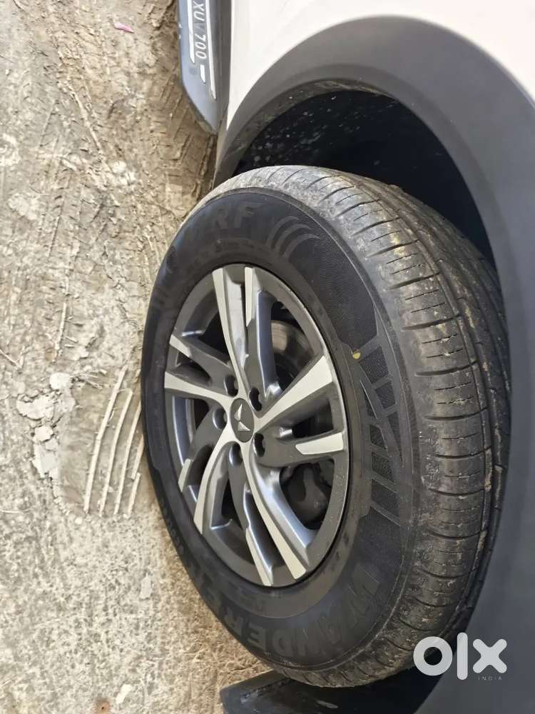 Mahindra Xuv700 2024 Petrol 23500 Km Driven