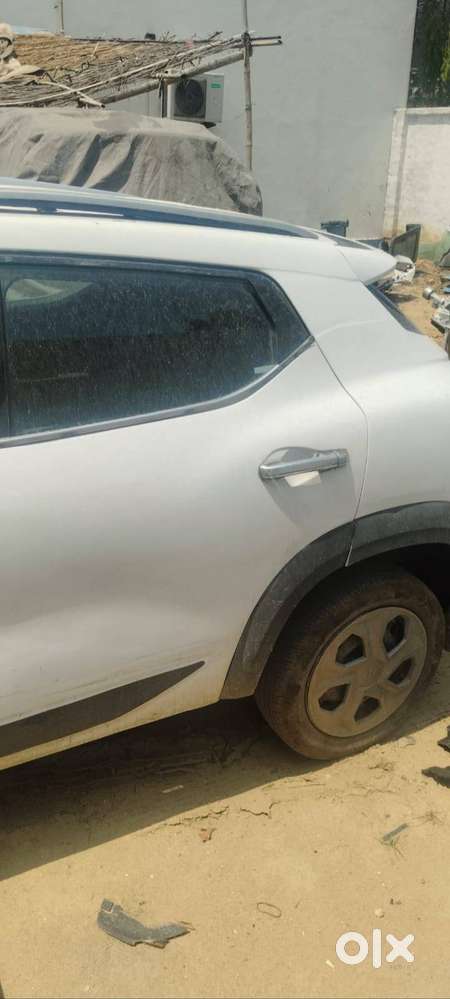 Kigar White Colour New Tyre