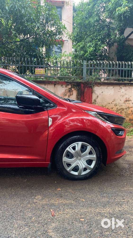 Premium Hatchback For Sale – Tata Altroz Xm Plus 2024 With Sunroof