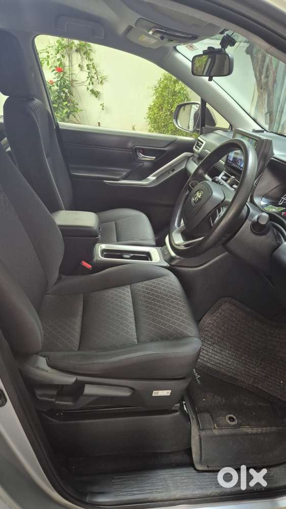 Toyota Innova Hycross, 2023, Petrol