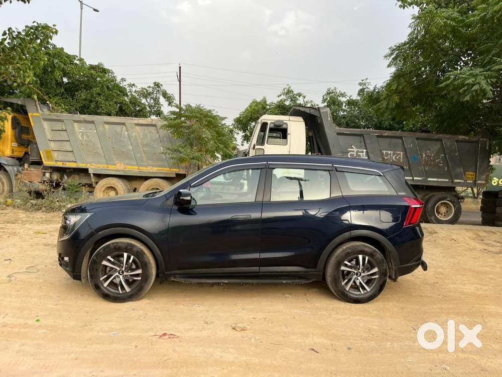 Mahindra Xuv700, Petrol Manual, Midnight Black (dark Blue).