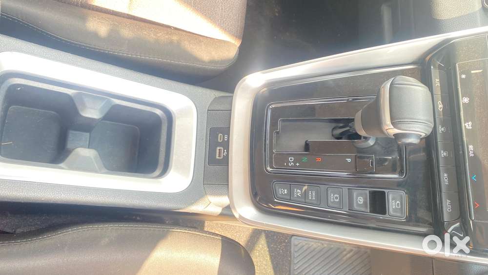 Toyota Innova Hycross 2.0 Vx Hybrid 7 Str, 2023, Petrol