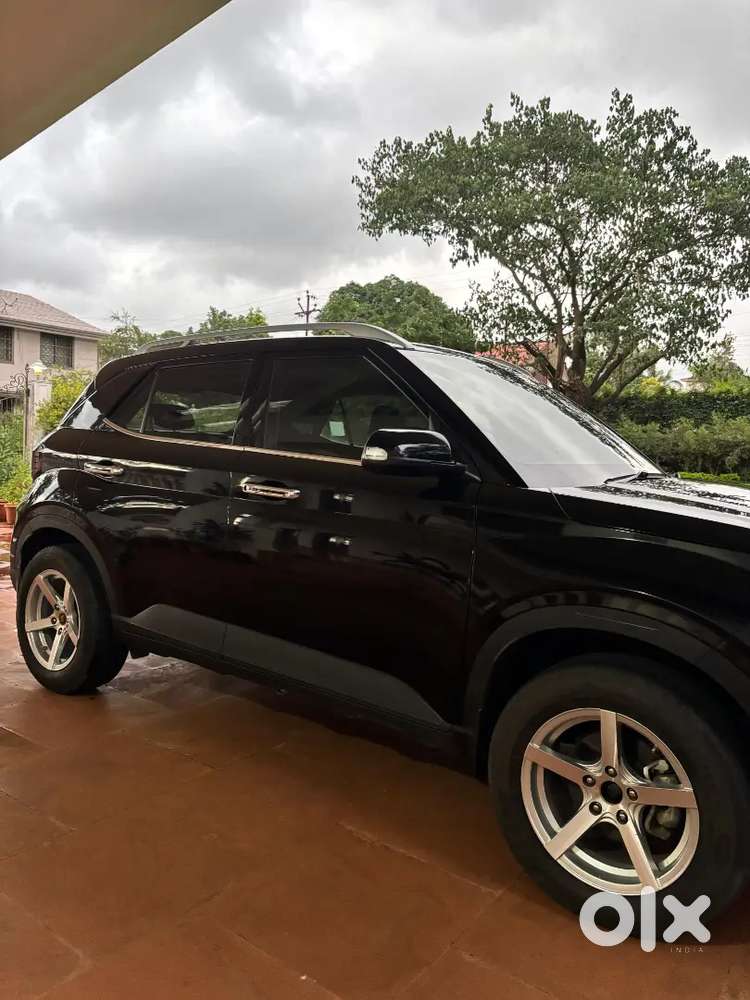 Hyundai Venue 2022 Petrol 32000 Km Driven