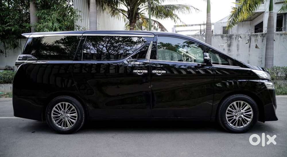 Toyota Vellfire 2.5 Executive Lounge, 2020, Petrol