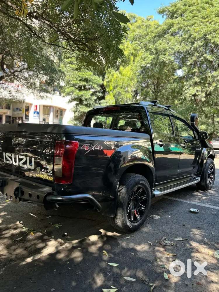 Isuzu V-cross 4×4 Diesel  Top Model In Mint Condition