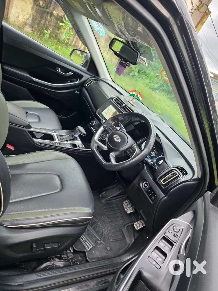 Hyundai Alcazar  Signature (o) Seater 
Petrol 
Automatic Top