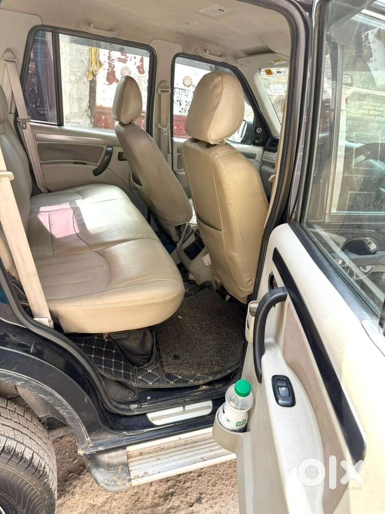 Black Mahindra Scorpio 2019
