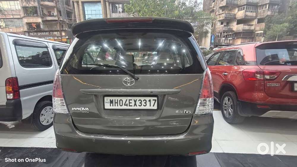Toyota Innova 2.5 E 8 Str, 2011, Diesel