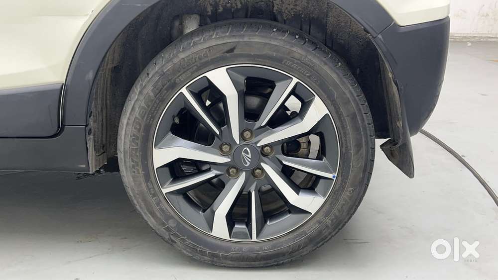 Mahindra Xuv300 1.2 W8 (o) Amt Petrol, 2022, Petrol
