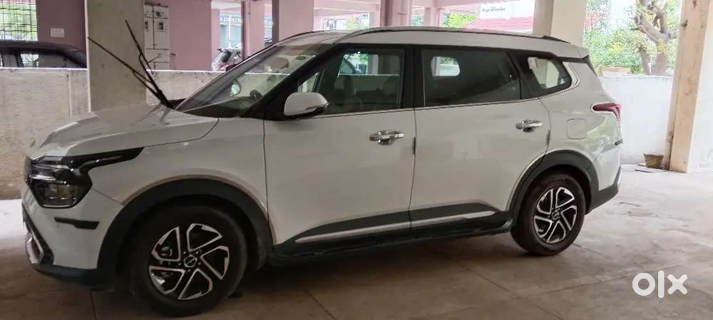Kia Carens Jan2025 Petrol 6930 Km Driven