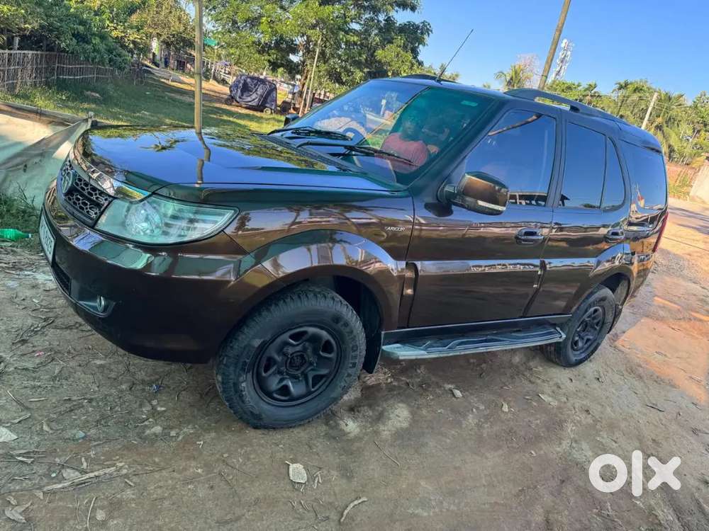 Tata Safari Storme 2015
