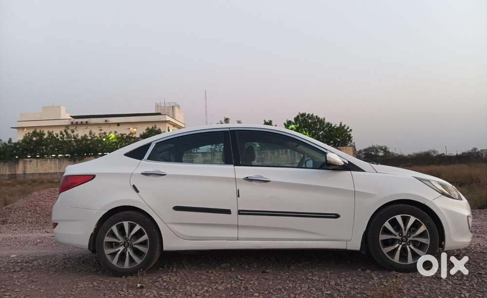 Hyundai Verna Fluidic 1.6 Vtvt Sx Opt, 2015, Petrol