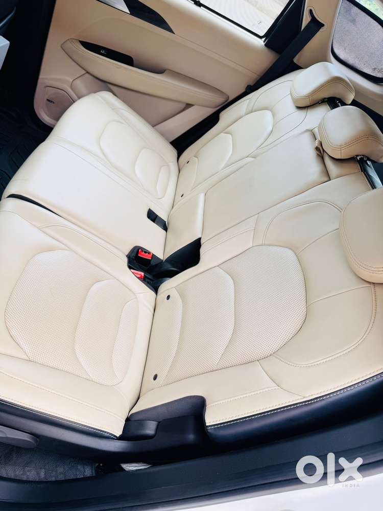 Excellent Condition- Automatic Mg Hector Dual Tone-showroom Maintained
