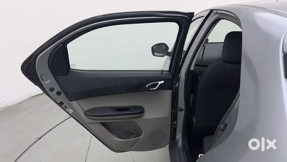 Tata Tiago Xza, 2018, Petrol