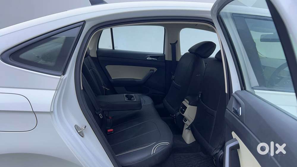 Skoda Slavia Ambition 1.0l Tsi At, 2022, Petrol