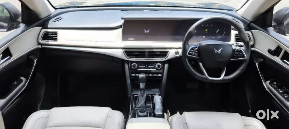 Mahindra Xuv700 2.2 Ax 7 Diesel At Str, 2022, Diesel