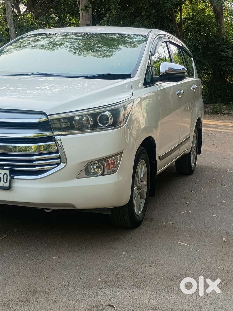 Toyota Innova Crysta 2.4 V, 2017, Petrol